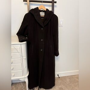 100% wool dark brown Hooded Trench Coat. Gorgeous!! Bought in Germany